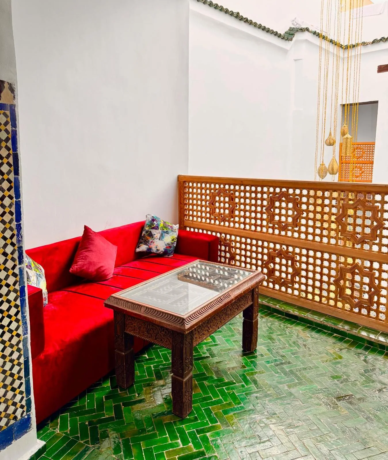 Red riad salon
